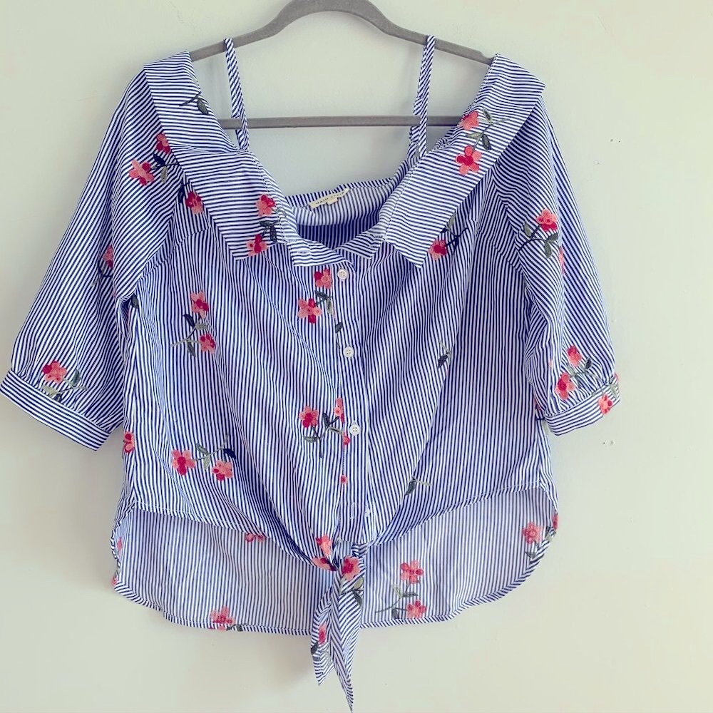 MainStrip Off The shoulder Striped Button Top